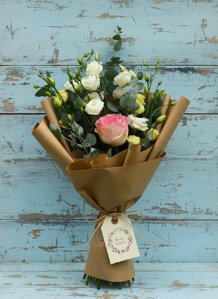 Букет цветов из: Розы и Лизиантусы в Троицком Воронежской области