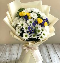 Букет цветов из:  Ирисы, Хризантемы и Розы в Троицком Воронежской области
