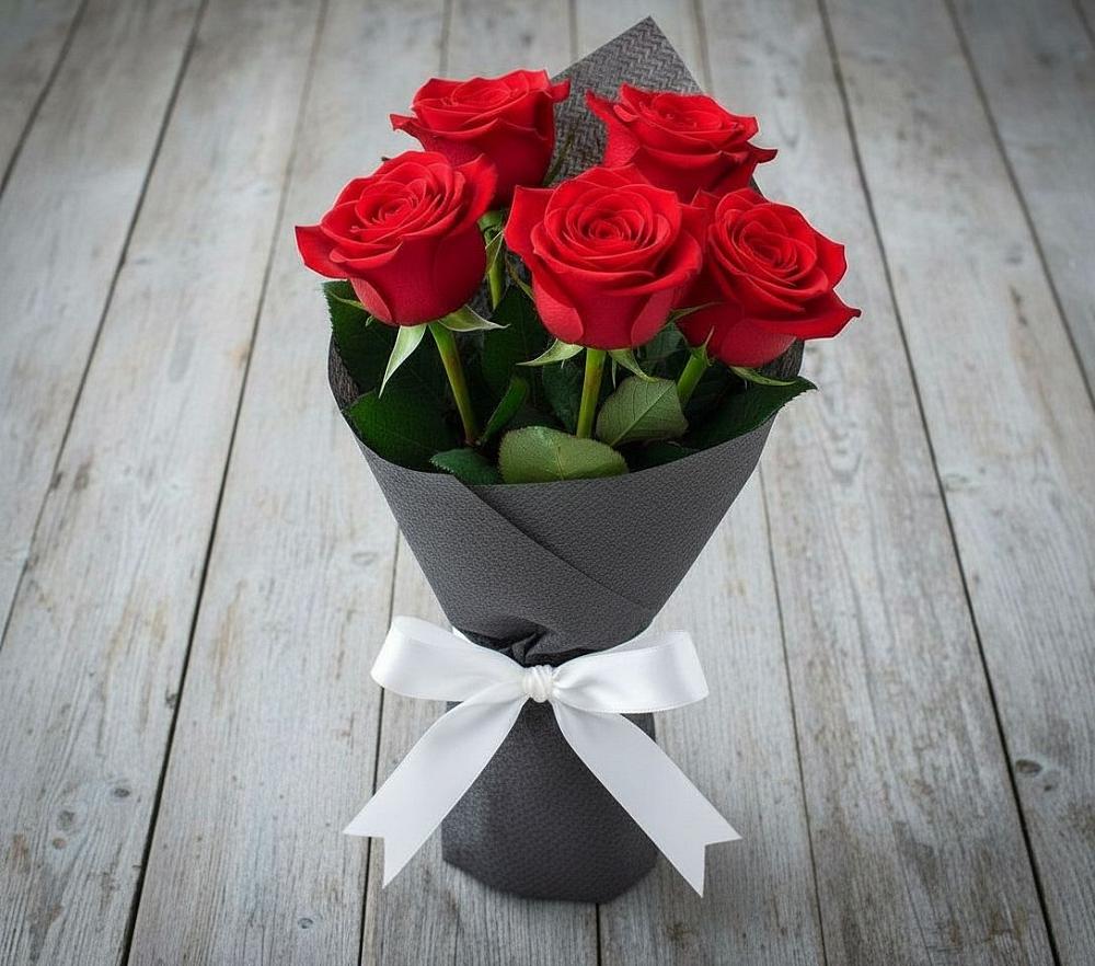 Букет 5 Красных роз Эдлесс Лав в Троицком Воронежской области