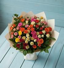 Букет Микс из разноцветных кустовых роз в Троицком Воронежской области