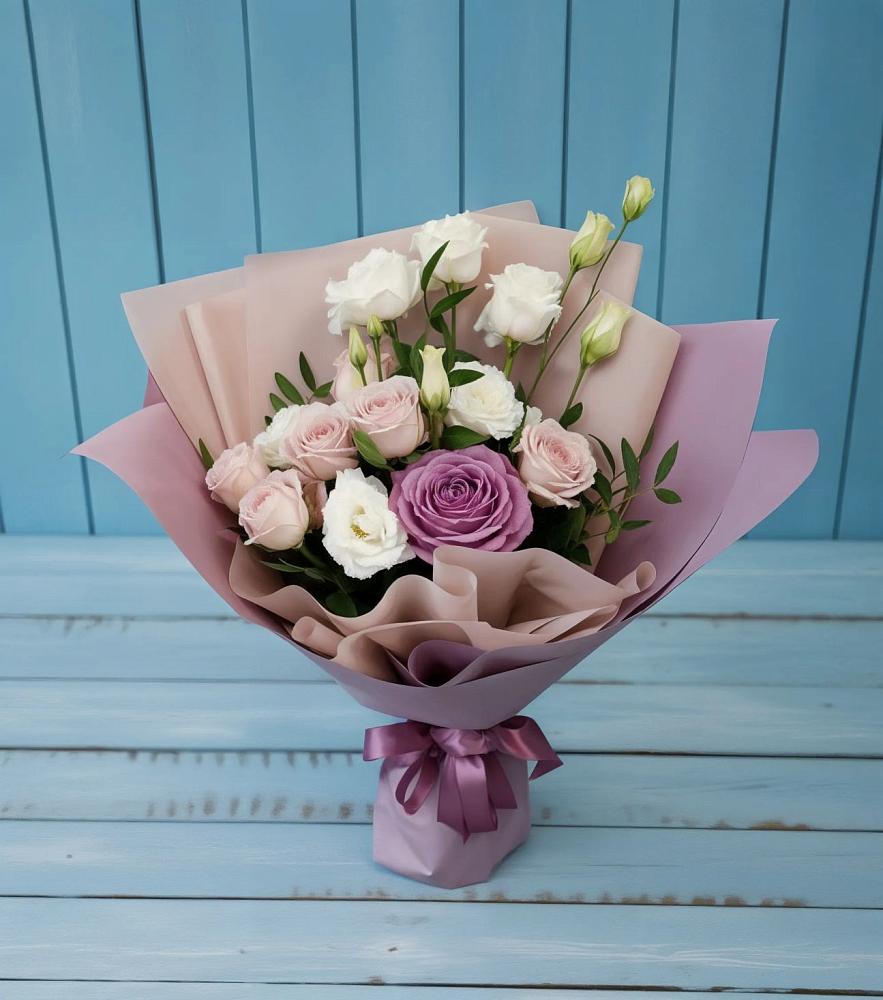 Букет цветов из: Розы и Лизиантусы в Троицком Воронежской области